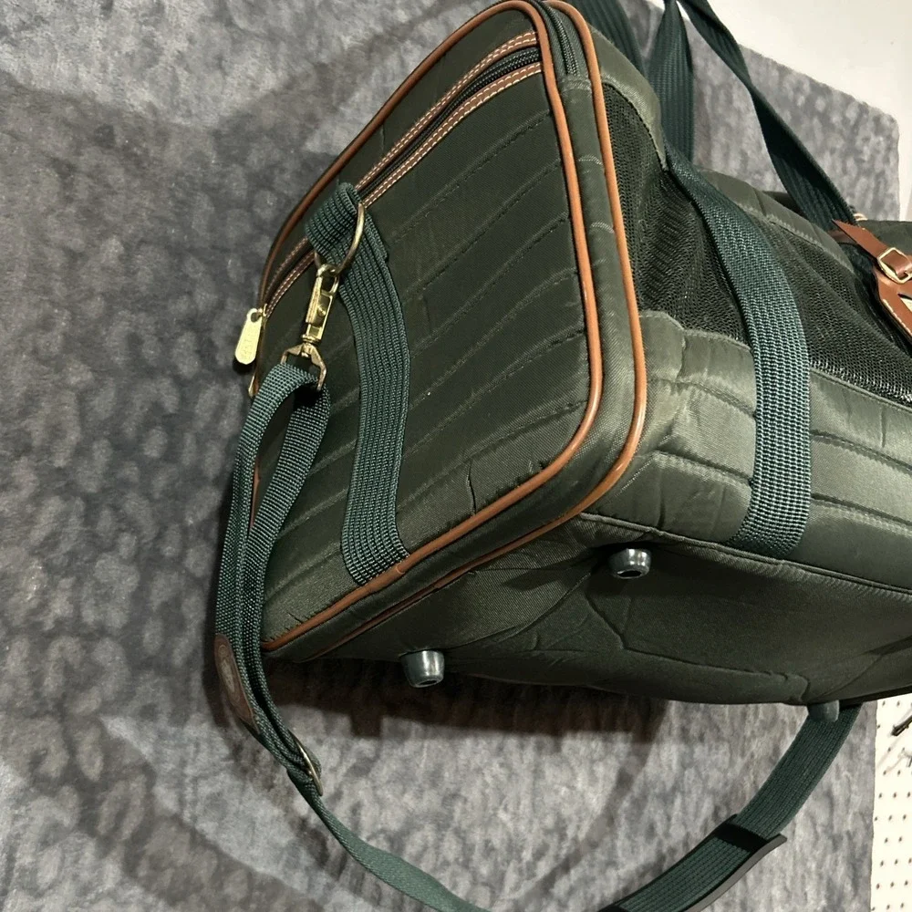 Sherpa Original Deluxe Pet Carrier Airline Approved Vent Sided Bag Green Read